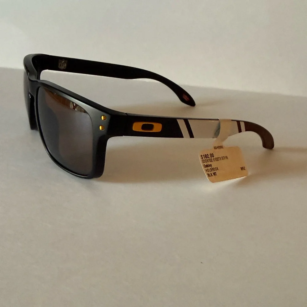 Oakley sunglasses Washington Football Team Holbrook™ special edition